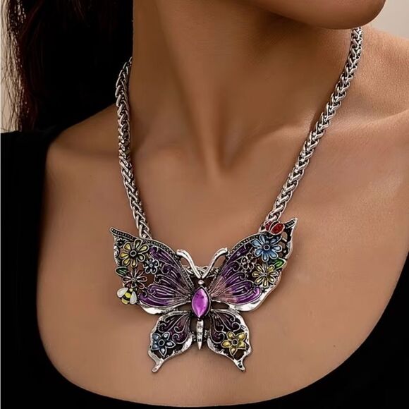 🦋 NEW Betsey Johnson Stunning & Colorful Violet Butterfly Pendant Necklace 🦋 - Picture 5 of 5